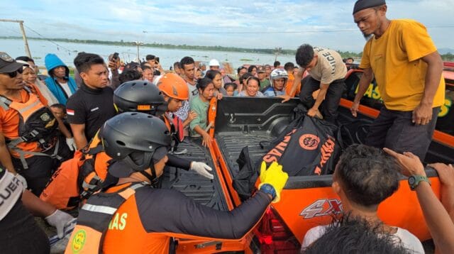 Tim SAR gabungan berhasil menemukan korban yang tenggelam di Danau Limboto (foto: Istimewa)