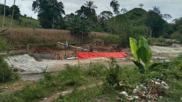 Aktivitas Pertambangan Ilegal yang ada di desa Tenilo, Kecamatan Paguyaman, Boalemo yang diduga menggunakan alat dompeng, foto/Ist