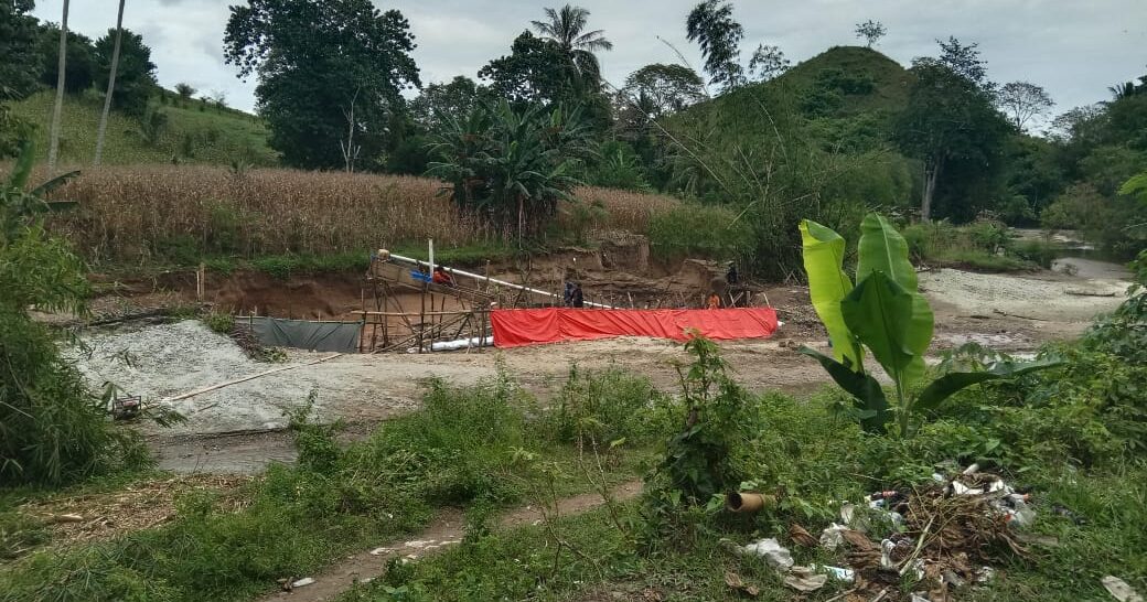 Aktivitas Pertambangan Ilegal yang ada di desa Tenilo, Kecamatan Paguyaman, Boalemo yang diduga menggunakan alat dompeng, foto/Ist