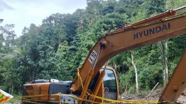 Satu unit Ekskavator yang diduga beroperasi di PETI Motilango berhasil diamankan polisi, foto/Ist