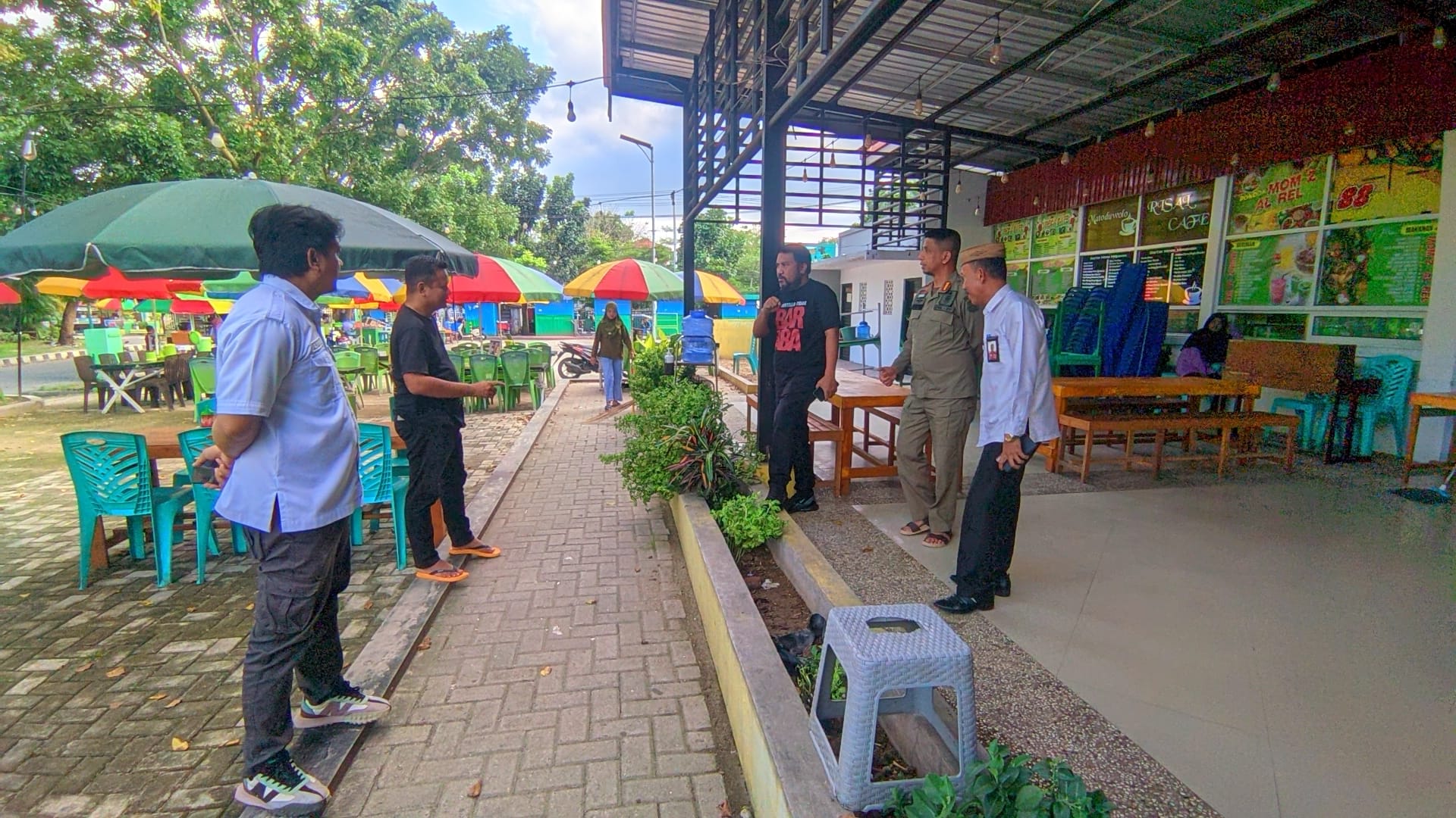 Beberapa Dinas terkait tengah melakukan koordinasi sebelum melakukan penertiban lapak di kawasan food court, foto/aiimnews.com
