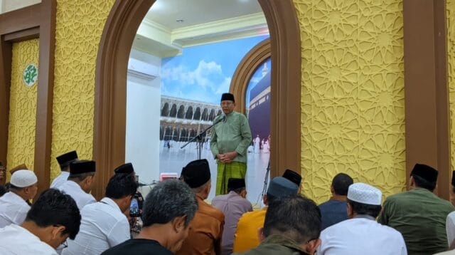 Gubernur Gorontalo, Gusnar Ismail saat memberikan ceramah di Masjid Darul Arqam, Kota Gorontalo, foto/aiimnews.com