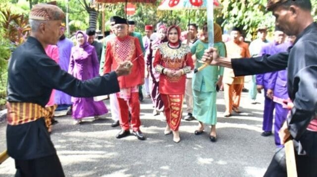 Prosesi adat Gorontalo, Moloopu, penjemputan Kepala Daerah, foto/Ist
