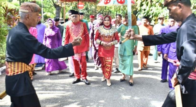Prosesi adat Gorontalo, Moloopu, penjemputan Kepala Daerah, foto/Ist