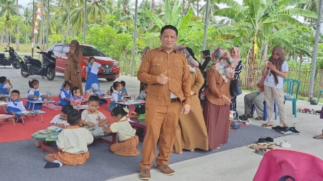 Kepala Desa Ombulo, Kecamatan Limboto Barat, Irfan Eksan, foto/facebook