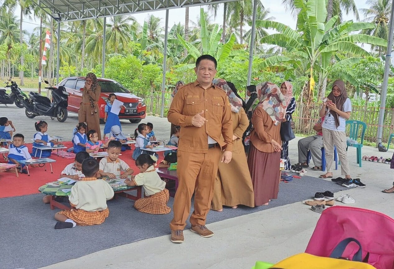 Kepala Desa Ombulo, Kecamatan Limboto Barat, Irfan Eksan, foto/facebook