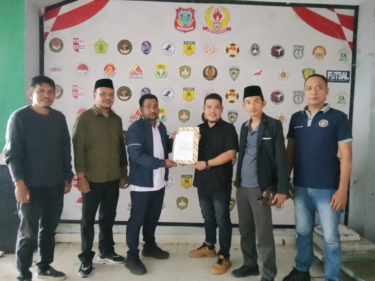 Jefry Rumampuk mendaftar sebagai Bakal Calon KONI Kabupaten Gorontalo, foto/Ist