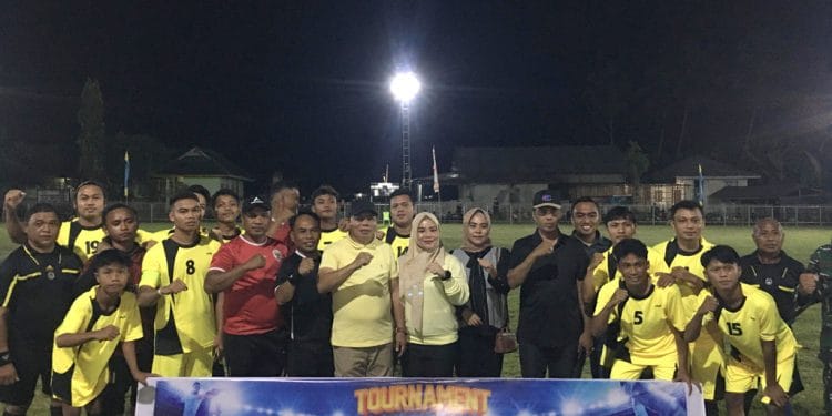 Wakil Bupati Bone Bolango, Risman Tolingguhu bersama Ketua TP PKK menghadri pembukaan turnamen Bongopini Cup 2025, foto/Ist