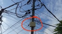 Kotak ODP yang diduga ilegal terpasang di salah satu tiang listrik, foto: Ist