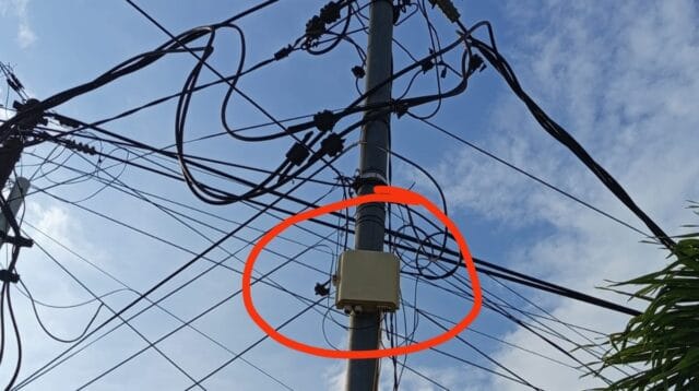 Kotak ODP yang diduga ilegal terpasang di salah satu tiang listrik, foto: Ist