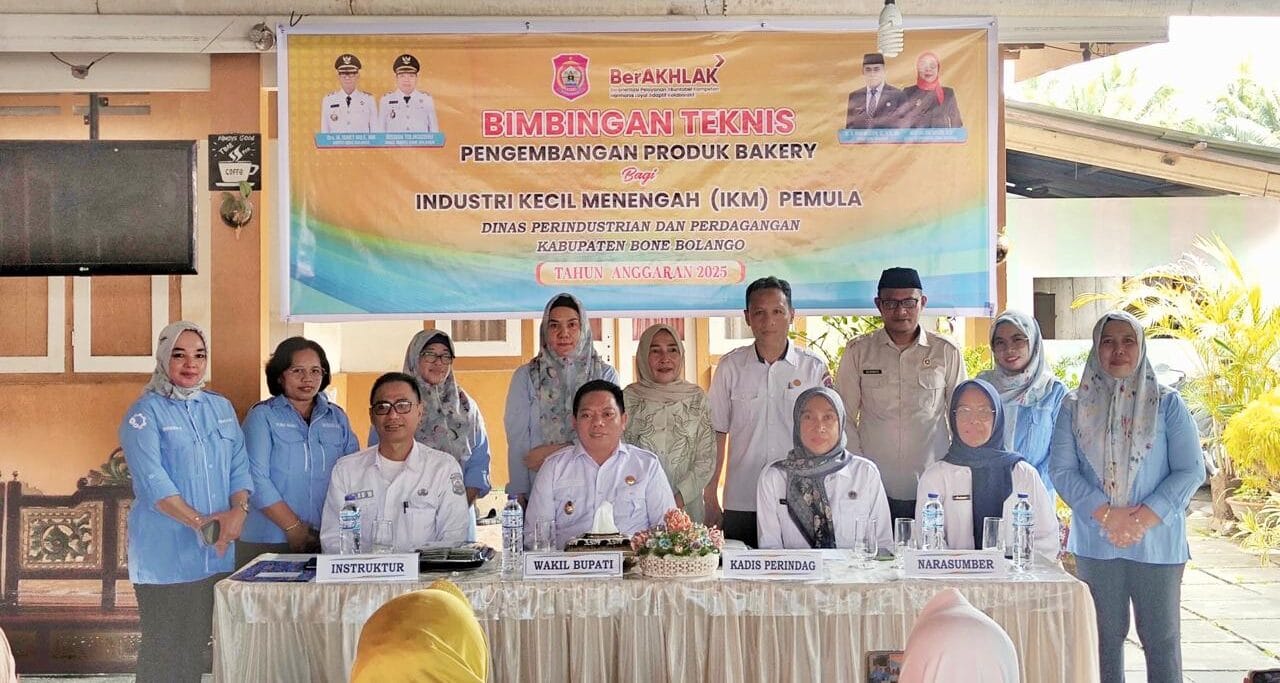 Wakil Bupati Bone Bolango, Risman Tolingguhu bersama OPD melakukan Bimtek Produk Bakery untuk IKM pemula, foto: Fiki Indrawan/aiimnews.com