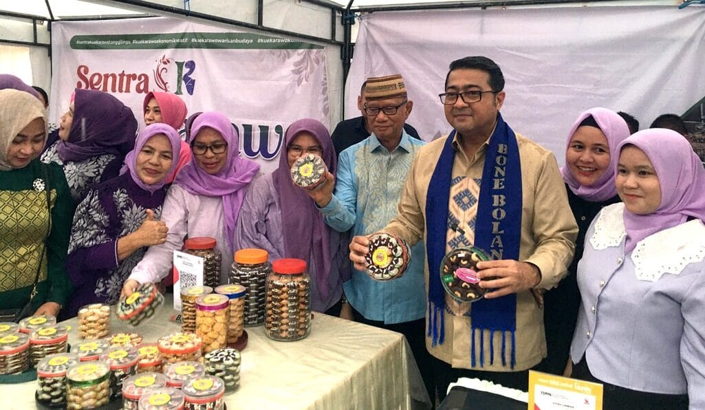 Menteri Ekonomi Kreatif Republik Indonesia, Teuku Riefky Harsya saat meresmikan Desa Tanggilingo, Kecamatan Kabila, Bone Bolango sebagai Desa Kreatif Nasional, foto: Indra-Diskominfo