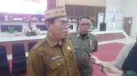 Sekda Iwan Mustapa saat di wawancarai awak media setelah FGD APM di Auditorium DPRD Kabulaten Bone Bolango, foto/Fiki Indrawan/aiimnews.com