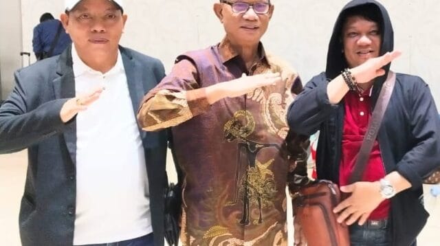 Rio Potale (Jaket hitam) Tim Hukum Pemda Bone Bolango, foto/Isw