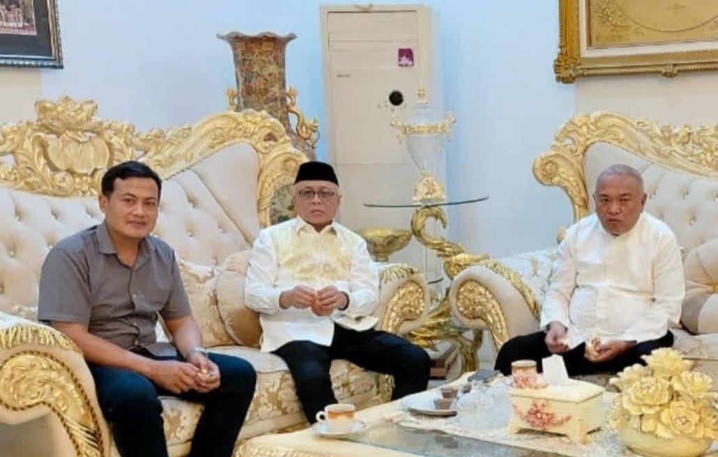 Suasana hangat Bupati dan Wakil Bupati Gorontalo bersama Gunawan di Rumah Dinas, foto/Ist