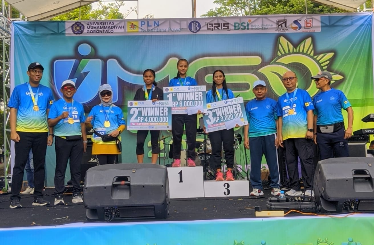 Pelari yang mendapatkan juara diberi bonus oleh pihak Kampus dan juga Sponsor utama kegiatan, Foto/aiimnews.com/Herman Abdullah