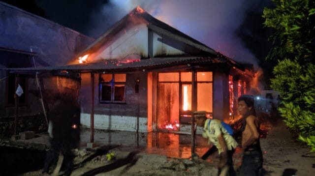 Kondisi rumah warga yang terbakar, foto/aiimnews.com/Herman Abdullah