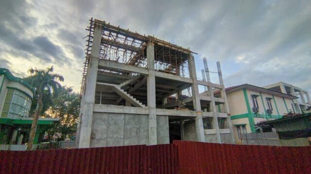 Kondisi Gedung Rawat Inap yang dikerjakan serta menelan anggaran Rp 28,4 Miliar. foto/aiimnews.com/Herman Abdullah