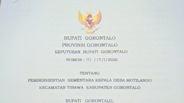 Cover Surat Keputusan Bupati Gorontalo tentang pemberhentian sementara Kades Motilango, foto/aiimnews.com/Herman Abdullah