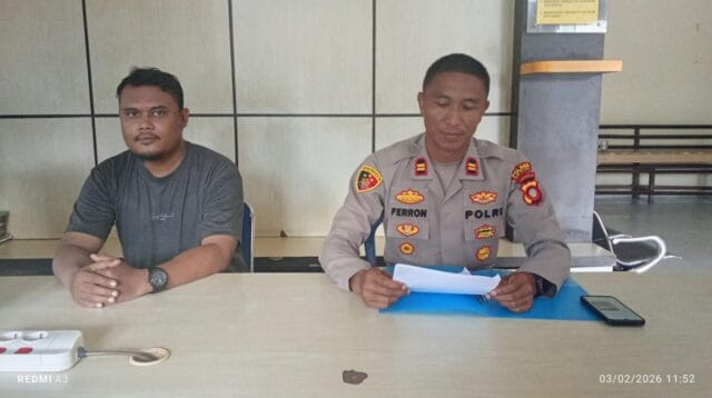 Kapolsek Kabila saat diwawancarai media, foto/aiimnews.com/Ridwan Gomba