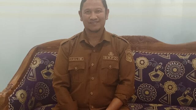 Kepala Badan Keuangan dan Pendapatan Daerah, Abdul Halim Katilie, usai diwawancarai media, foto/aiimnews.com/Ridwan Gomba