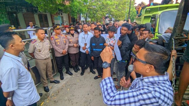 Pendemo datangi BPN Kota Gorontalo dan diterima oleh kepala Kantor BPN, foto/aiimnews.com
