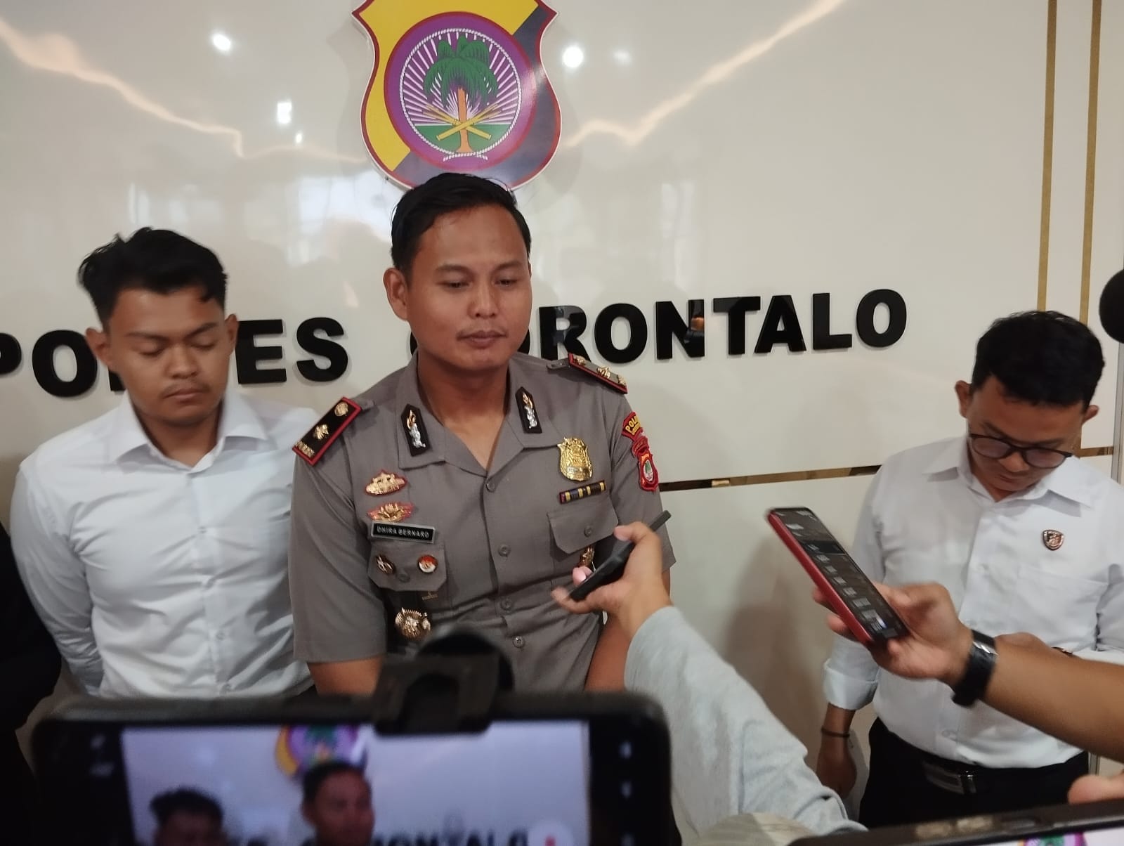 Waka Polres Gorontalo, saat diwawancarai media terkait penyelundupan emas, foto/aiimnews.com