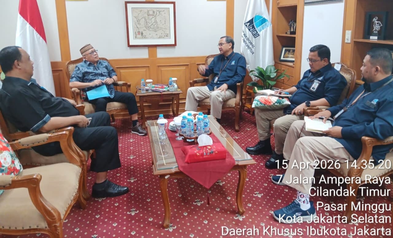 Bupati Gorontalo Sofyan Puhi yang tengah berkunjung ke Arsip Nasional Republik Indonesia (ANRI), foto/Istimewa