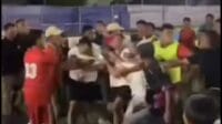 Kericuhan yang terjadi pada laga pertandingan sepak bola "Juragan Cup", foto/tangkapan layar video