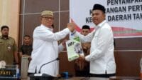 Bupati Ismet Mile meyerahkan LKPJ tahun anggaran 2025, foto/Istimewa