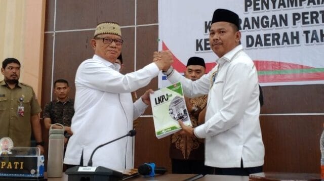 Bupati Ismet Mile meyerahkan LKPJ tahun anggaran 2025, foto/Istimewa