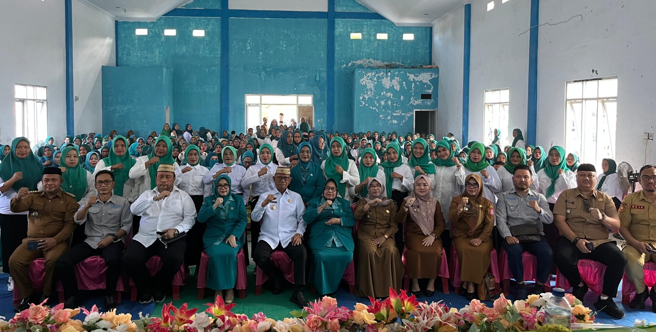 Pelantikan dan pengukuhan dasawisma oleh Bupati Ismet Mile, foto/Istimewa
