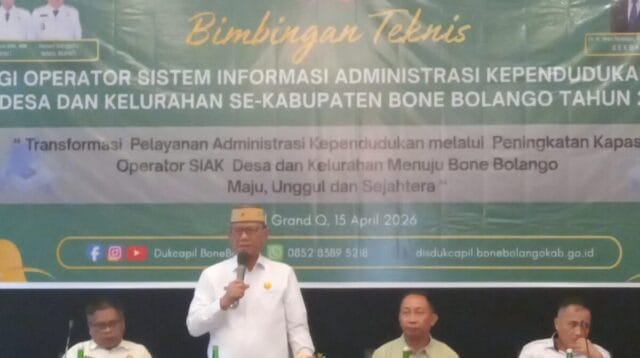 Bupati Ismet Mile membuka sekalian memberikan wejangan kepada peserta Bimtek SIAK, foto/Istimewa
