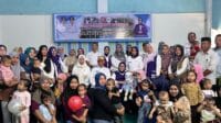 Bupati Ismet Mile hadir di tengah masyarakat yang kerap melaksanakan hari posyandu, foto/Istimewa