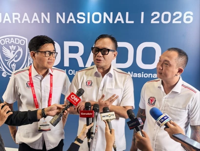 PB ORADO, Yooky Tjahrial (Tengah) bersama pengurus lainnya saat diwawancarai awak media, pada kegiatan Musornaslub KONI 2026 di Jakarta, foto/Istimewa