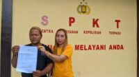 Pasangan Suami Istri (Pasutri) yang diduga menjadi korban penggelapan usai mendatangi Polda Gorontalo, foto/aiimnews.com