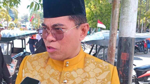 Sekda Iwan Mustapa saat diwawancarai, foto/istimewa