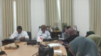 Sekda Iwan Mustapa saat menerima Tim Evaluasi LPPD Tahun 2025 dari Inspektorat Provinsi Gorontalo, foto/istimewa