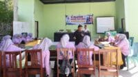 Danial Pakaya sebagai pemateri dalam pelatihan kader Posyandu di Desa Botumoputi, Kecamatan Tibawa, Kabupaten Gorontalo, foto/Istimewa