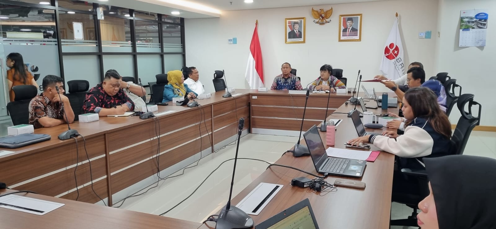 Kunjungan kerja Asisten II Bidang Ekonomi, Pembangunan dan Sumber Daya Alam Setda Bone Bolango, Yusbar Ismail, bersama Kepala Bappeda Litbang Bone Bolango, Sri Mulyani Lalijo, dan jajaran ke Kantor BRIN di Jakarta, foto Istimewa