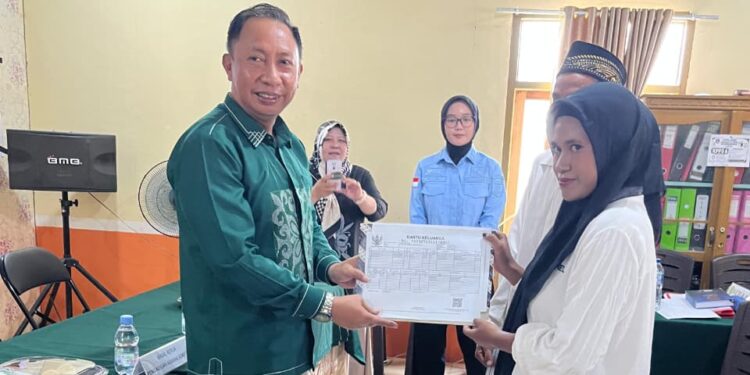 Kepala Dinas Dukcapil Kabupaten Bone Bolango, Oktavianus SW Rahman, saat menghadiri kegiatan Isbat Nikah Terpadu, foto/istimewa