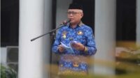 Bupati Gorontalo, Sofyan Puhi saat memimpin apel Korpri, foto/Istimewa